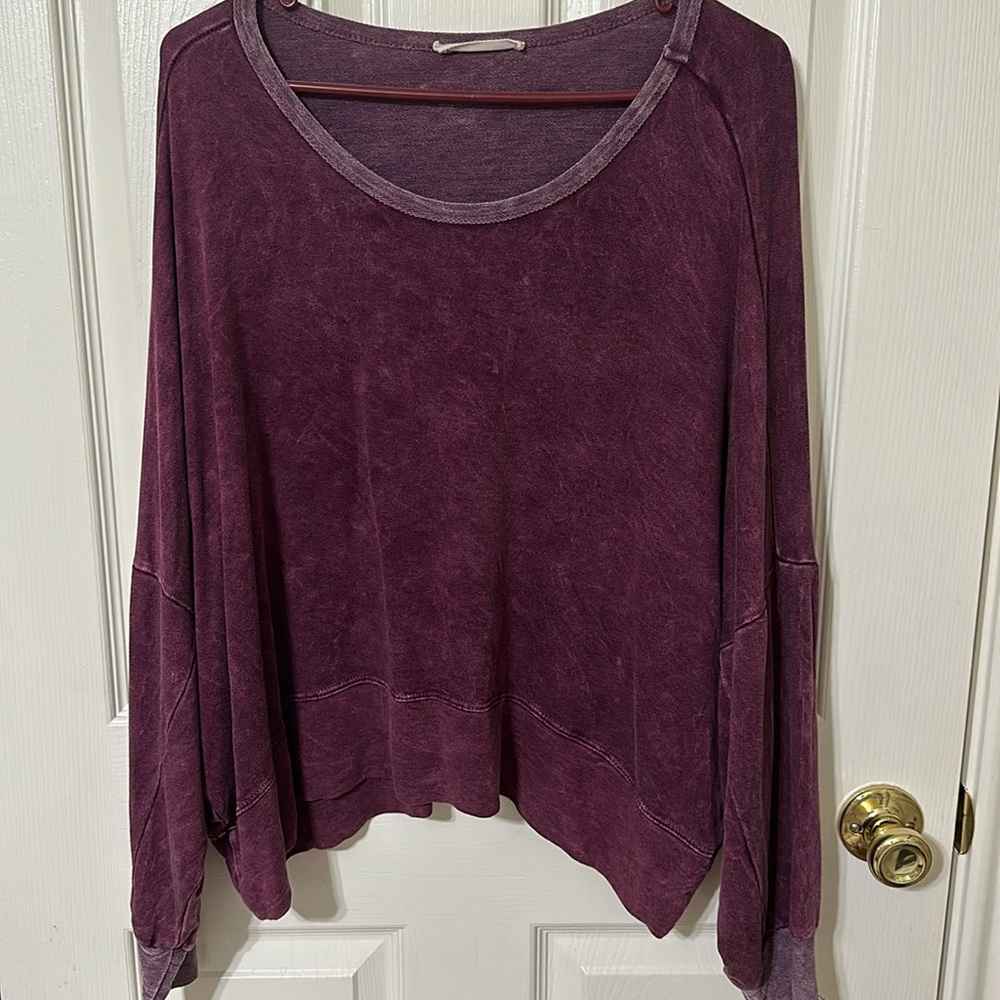 Maroon 3/4 sleeve cropped sweatshirt